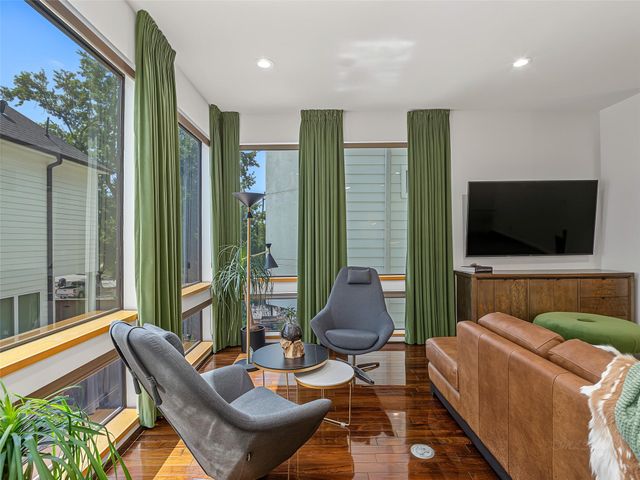 1045 Voight Street, Houston, TX 77009
