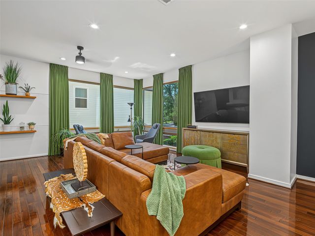 1045 Voight Street, Houston, TX 77009