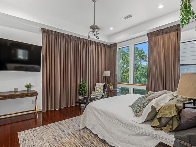 1045 Voight Street, Houston, TX 77009
