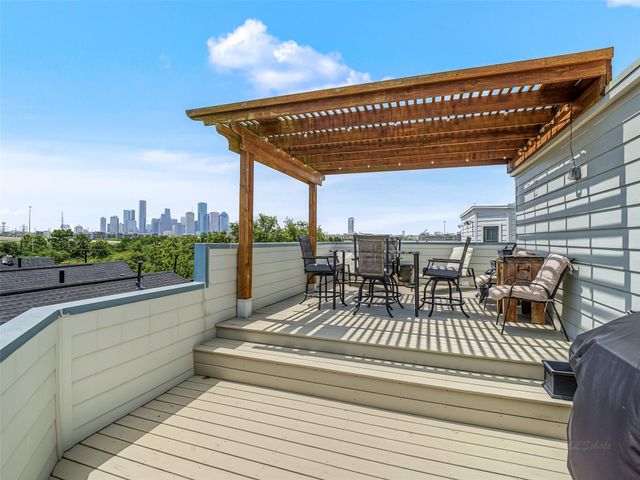 1045 Voight Street, Houston, TX 77009
