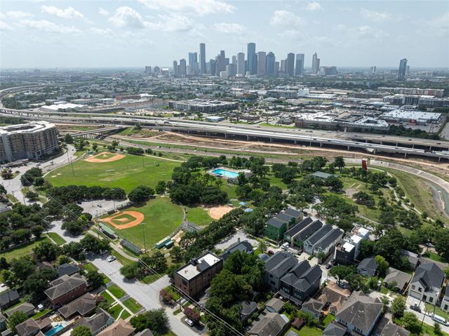 1045 Voight Street, Houston, TX 77009