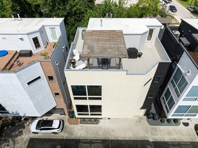 1045 Voight Street, Houston, TX 77009