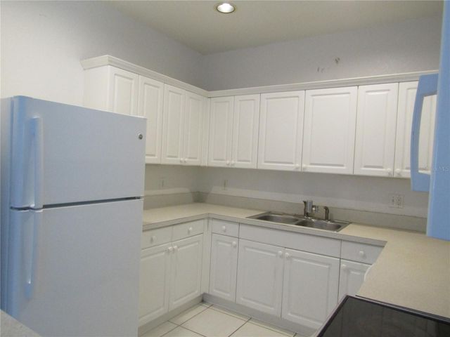 3966 MEDITERRANEA CIRCLE 421, Sarasota, FL 34233
