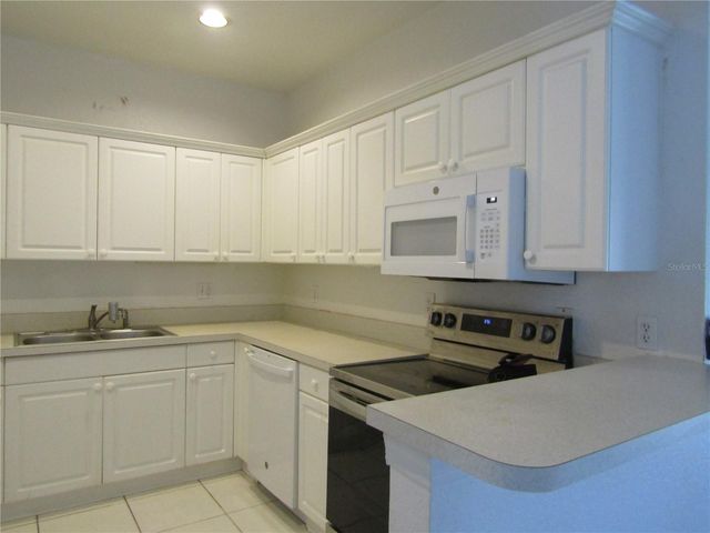 3966 MEDITERRANEA CIRCLE 421, Sarasota, FL 34233