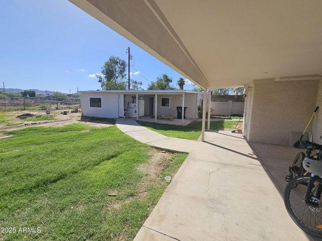 819 E APOLLO Road, Phoenix, AZ 85042