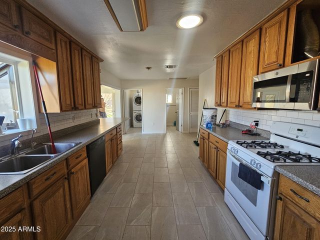 819 E APOLLO Road, Phoenix, AZ 85042