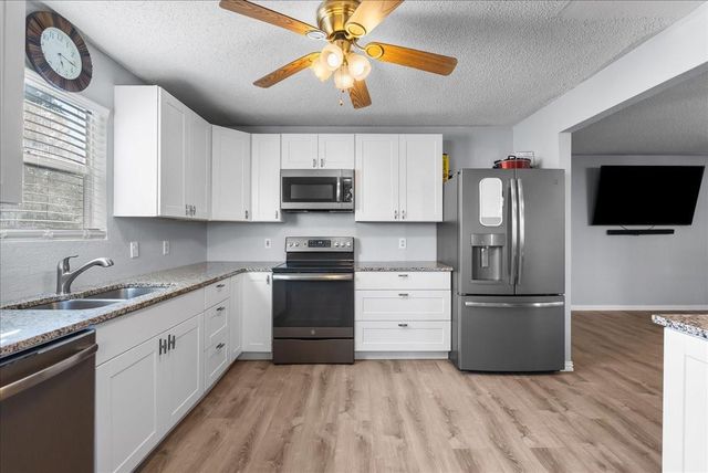 6825 Gulf Street, Hitchcock, TX 77563
