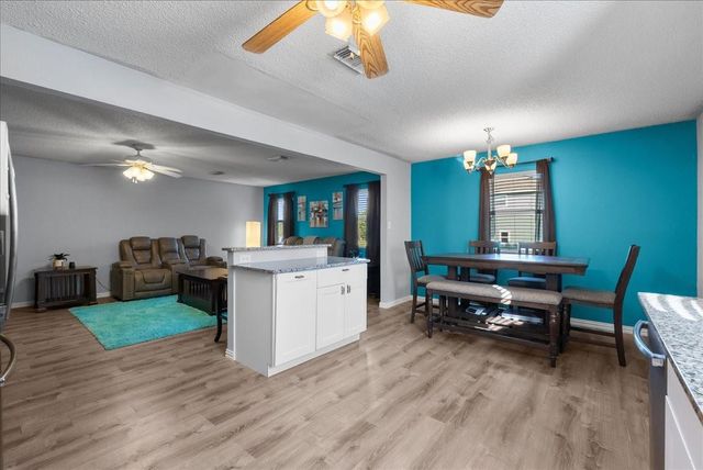 6825 Gulf Street, Hitchcock, TX 77563