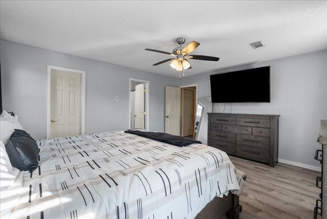 6825 Gulf Street, Hitchcock, TX 77563