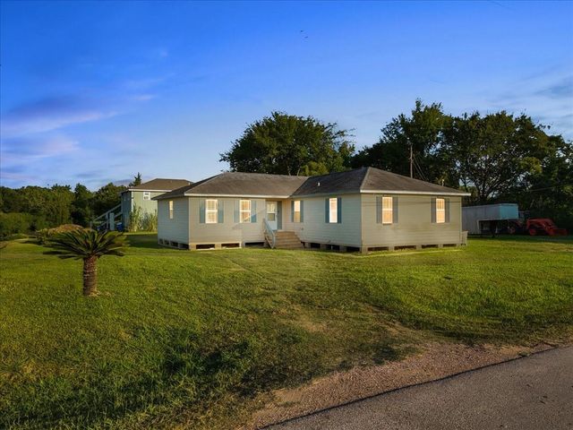 6825 Gulf Street, Hitchcock, TX 77563