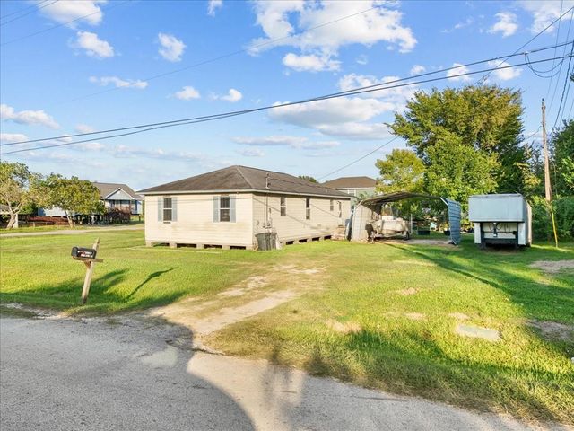 6825 Gulf Street, Hitchcock, TX 77563