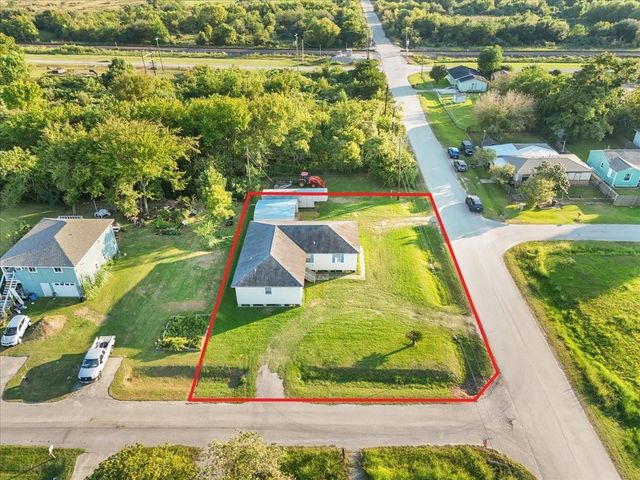 6825 Gulf Street, Hitchcock, TX 77563
