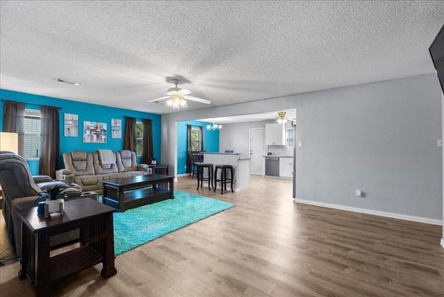 6825 Gulf Street, Hitchcock, TX 77563