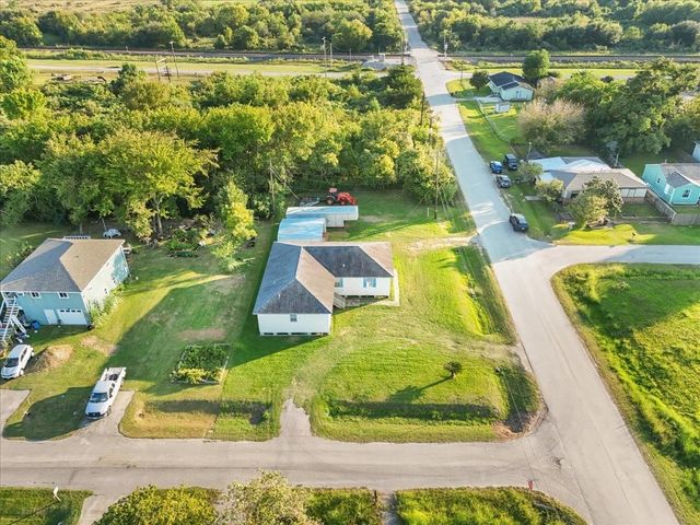 6825 Gulf Street, Hitchcock, TX 77563
