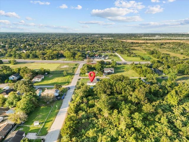 6825 Gulf Street, Hitchcock, TX 77563