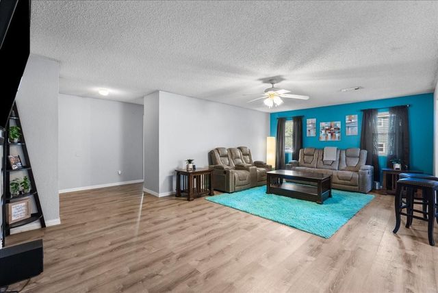 6825 Gulf Street, Hitchcock, TX 77563