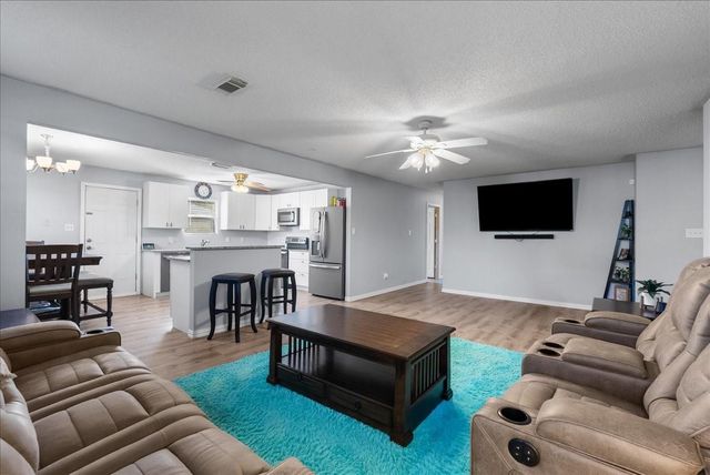 6825 Gulf Street, Hitchcock, TX 77563