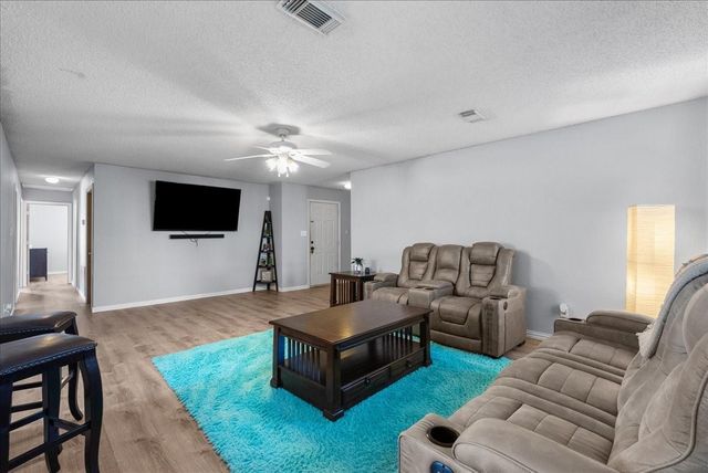 6825 Gulf Street, Hitchcock, TX 77563