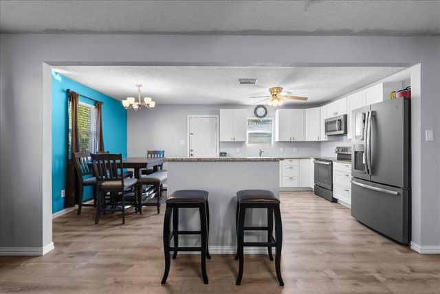 6825 Gulf Street, Hitchcock, TX 77563