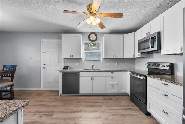 6825 Gulf Street, Hitchcock, TX 77563