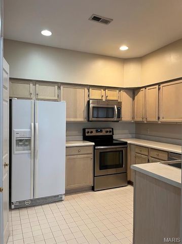 10942 Vauxhall Drive, Creve Coeur, MO 63146