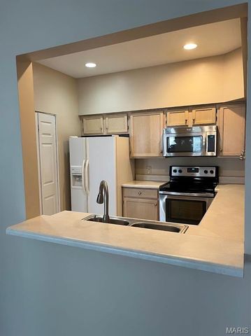 10942 Vauxhall Drive, Creve Coeur, MO 63146