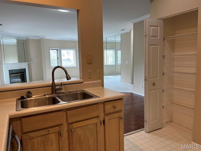 10942 Vauxhall Drive, Creve Coeur, MO 63146