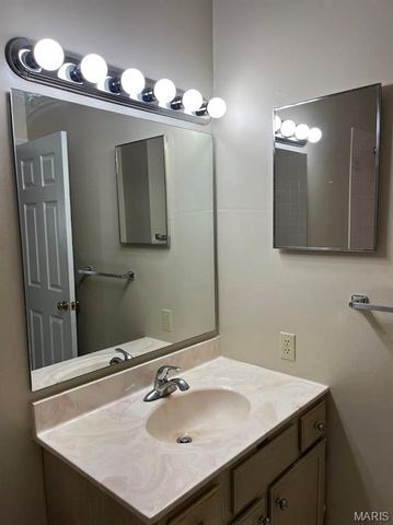 10942 Vauxhall Drive, Creve Coeur, MO 63146