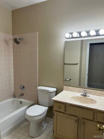10942 Vauxhall Drive, Creve Coeur, MO 63146