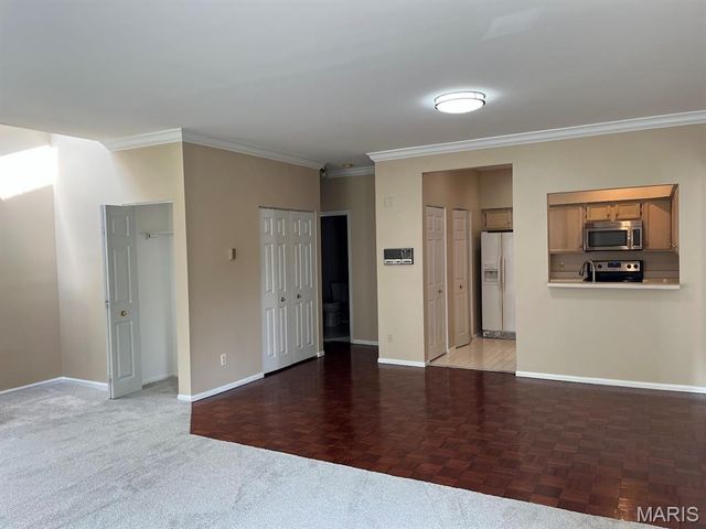 10942 Vauxhall Drive, Creve Coeur, MO 63146