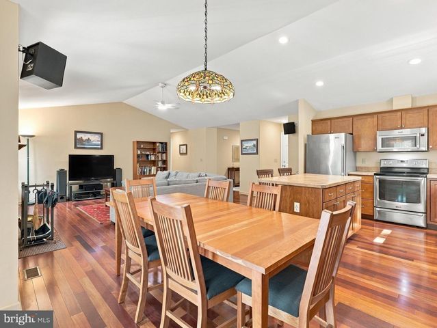 216 EXECUTIVE WAY, Hedgesville, WV 25427