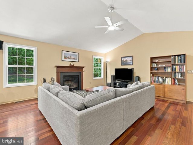 216 EXECUTIVE WAY, Hedgesville, WV 25427