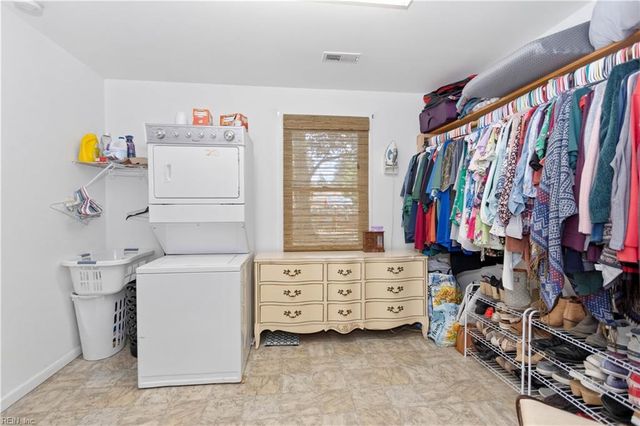 1659 Holly DR, Gloucester Point, VA 23062