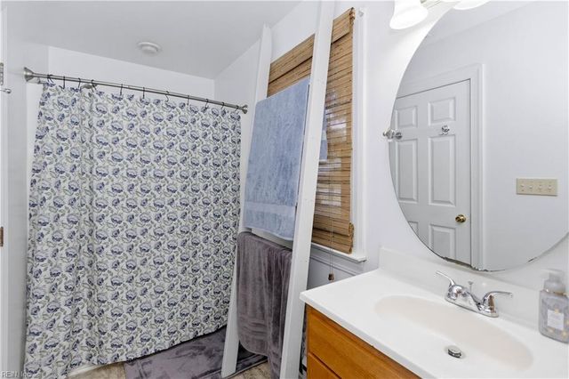 1659 Holly DR, Gloucester Point, VA 23062