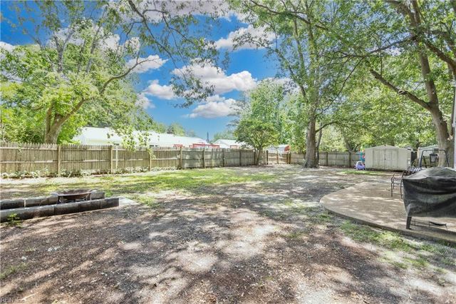 1659 Holly DR, Gloucester Point, VA 23062