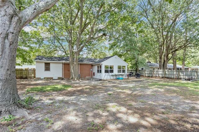 1659 Holly DR, Gloucester Point, VA 23062