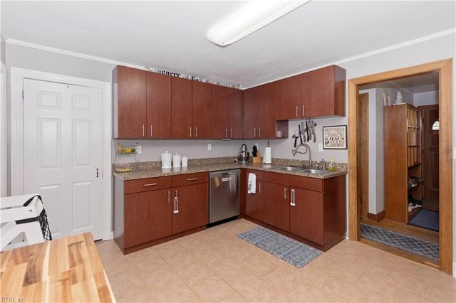 1659 Holly DR, Gloucester Point, VA 23062