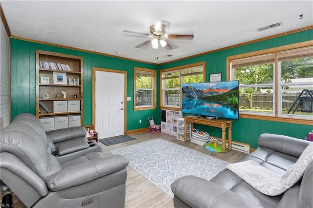 1659 Holly DR, Gloucester Point, VA 23062