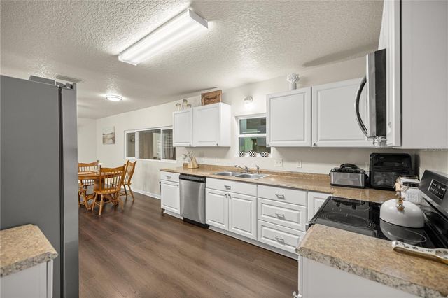 8121 COUNTY ROAD 243B, Wildwood, FL 34785