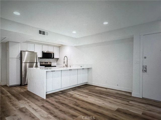 750 N Kings 105, West Hollywood, CA 90069