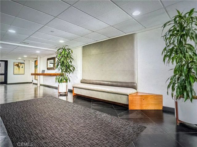 750 N Kings 105, West Hollywood, CA 90069
