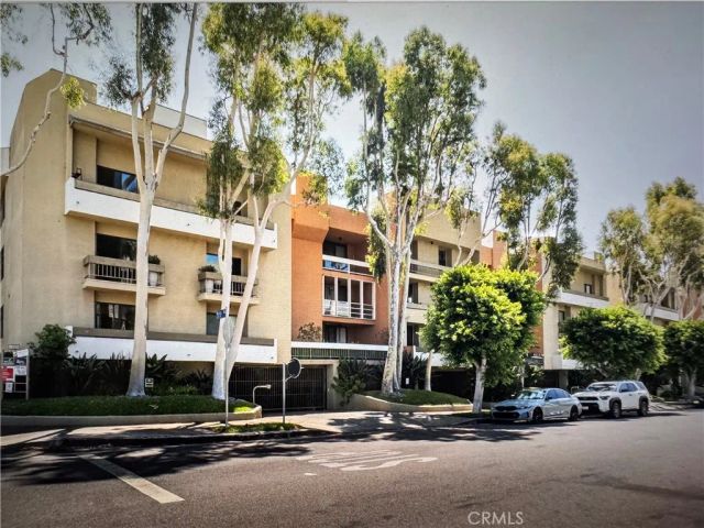 750 N Kings 105, West Hollywood, CA 90069