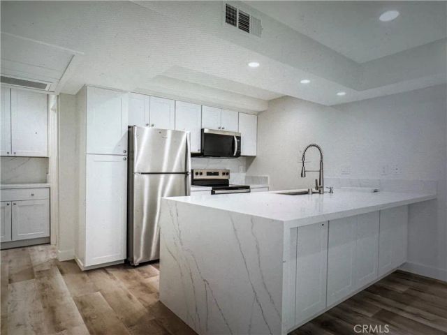 750 N Kings 105, West Hollywood, CA 90069