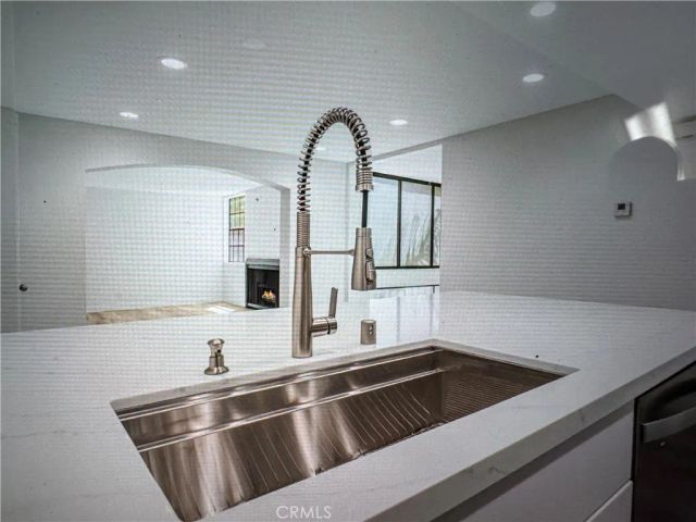750 N Kings 105, West Hollywood, CA 90069