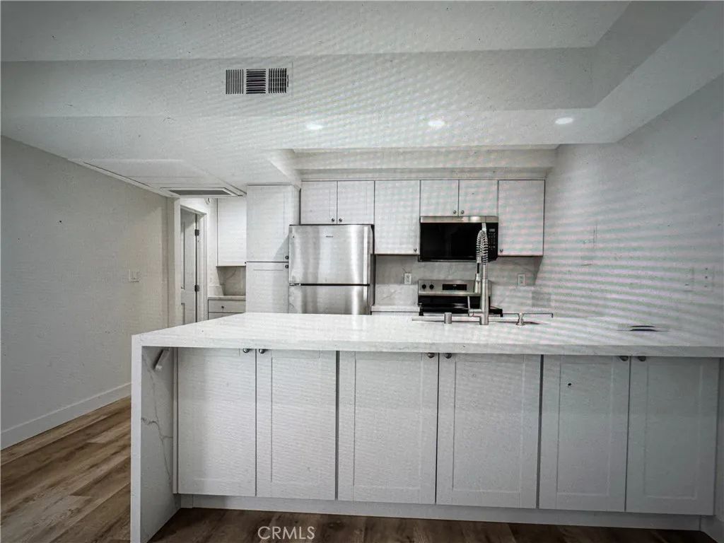 750 N Kings 105, West Hollywood, CA 90069
