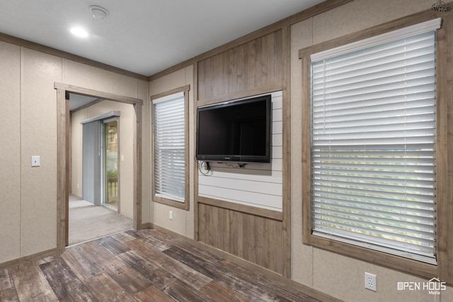 311 W CRYSTAL STREET, Iowa Park, TX 76367