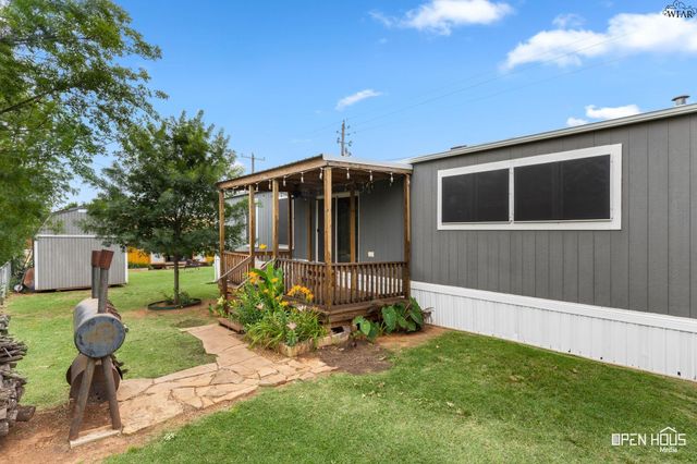 311 W CRYSTAL STREET, Iowa Park, TX 76367