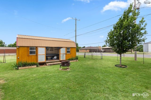 311 W CRYSTAL STREET, Iowa Park, TX 76367