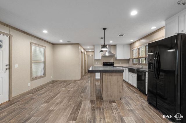 311 W CRYSTAL STREET, Iowa Park, TX 76367