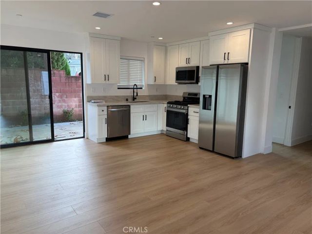 19212 Calvert Street, Tarzana, CA 91335